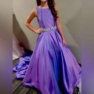 Girls pageant gown. AshleyLauren brand. Girls size 10. Dry Cleaned!